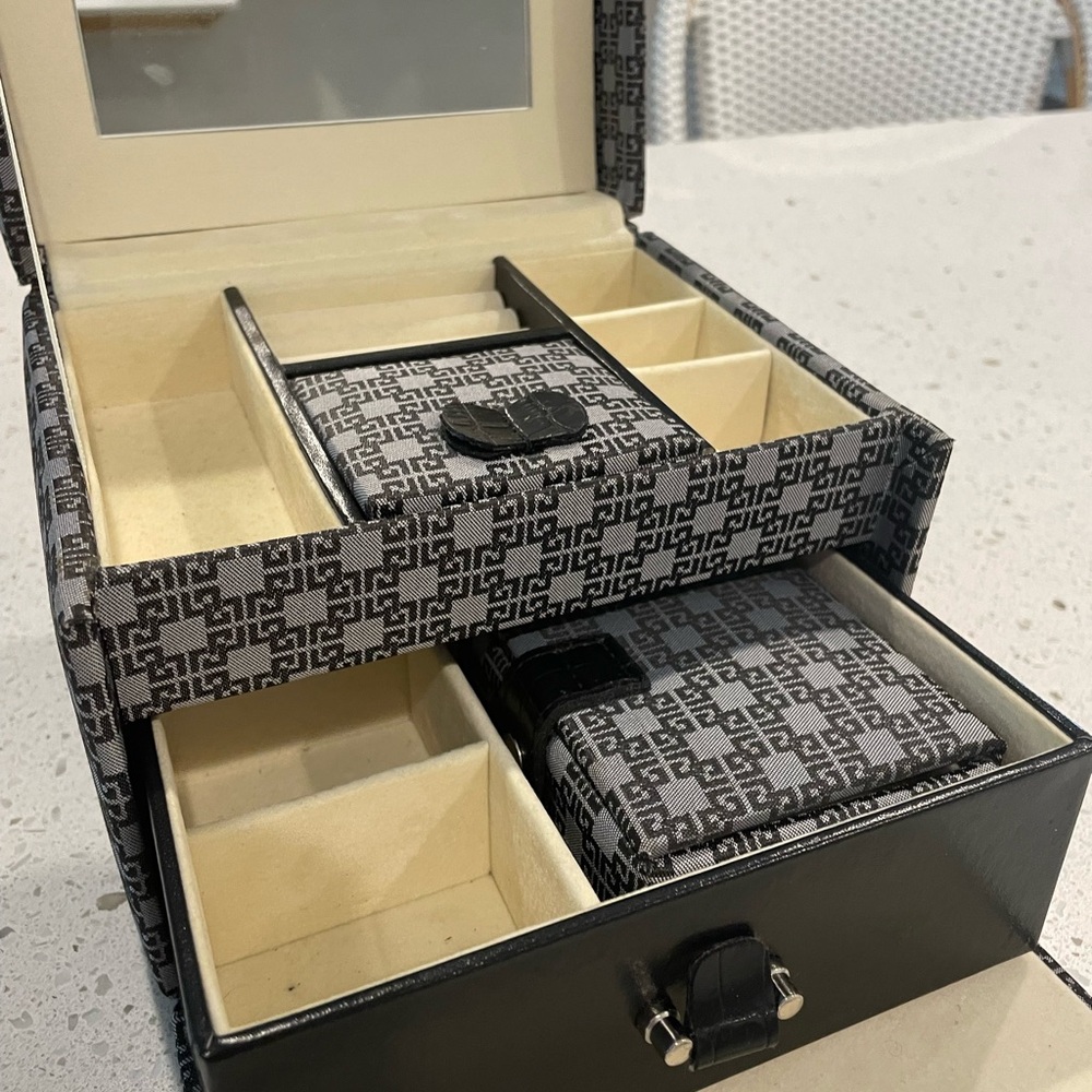 Jeun Bang Jewerly Box